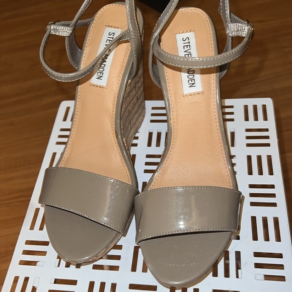 Steven madden wedges - Picture 3 of 10
